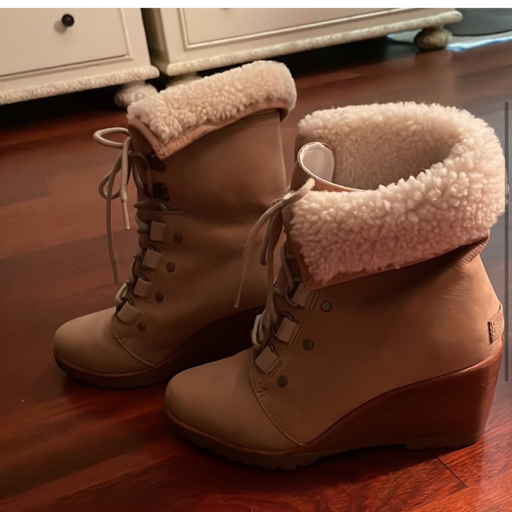 Sorel shearling boot in oatmeal leather size 8.5